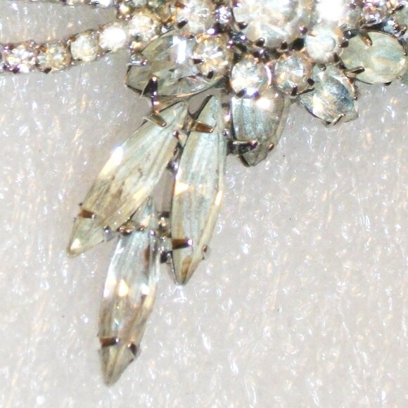 Vintage Prong Set Clear & Blue Rhinestone Brooch Perfect Condition 2 3/4\